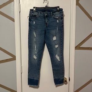 Blue jeans w/ holes (white)